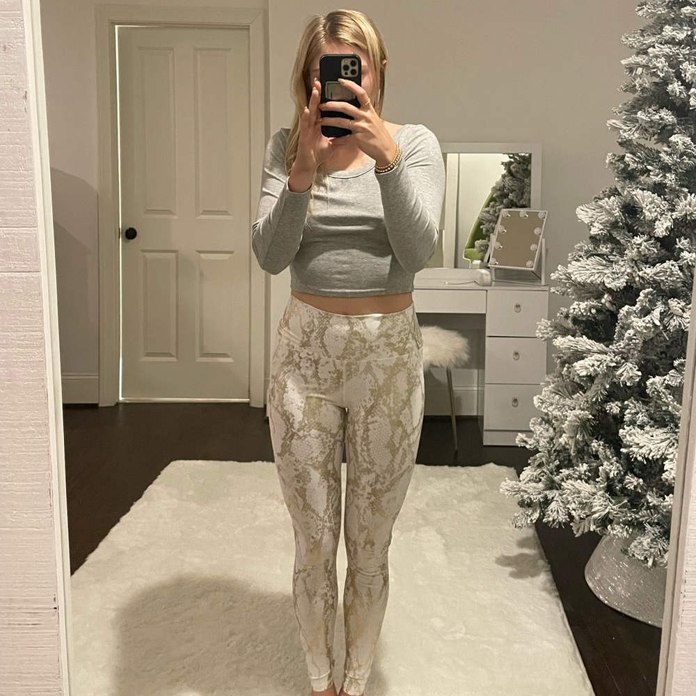 CARBON 38 Metallic High Rise Leggings White and Gold Snakeskin Size Small